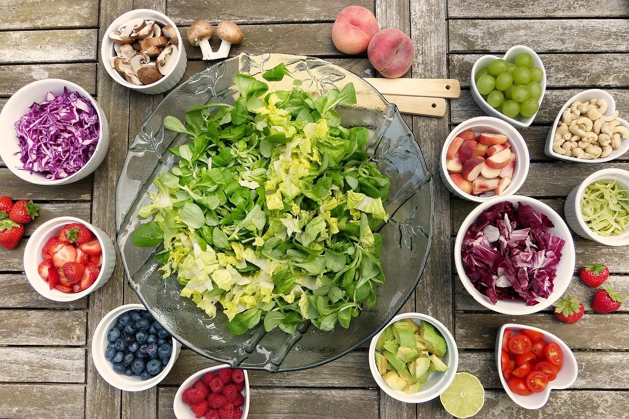salat, frugt, bær, sund og rask, vitaminer, frisk, mad, vegetar, måltid, bio, rå fødevarer, veganer, kost, buffet, salat skål, skåle, grøntsager