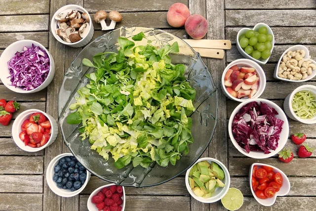 æg sandwich, æg, brød, æggeblomme, kogte æg, fest snack, kold buffet, mad, spise, protein, morgenmad, forretter, buffet, mad fotografering. Kantinedrift på arbejdspladsen: krav, økonomi og organisering