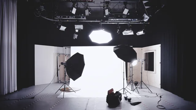 fotografering, studie, photo shoot, belysning, fotografering belysning, belysning udstyr, fotoudstyr, blitz, indendørs, lys, spejl, værelse, spotlights, teknologi, arbejdsplads, studie, studie, studie, studie, studie, lys, teknologi. Sådan kontrolleres leverandørers referencer og kapacitet i et udbud